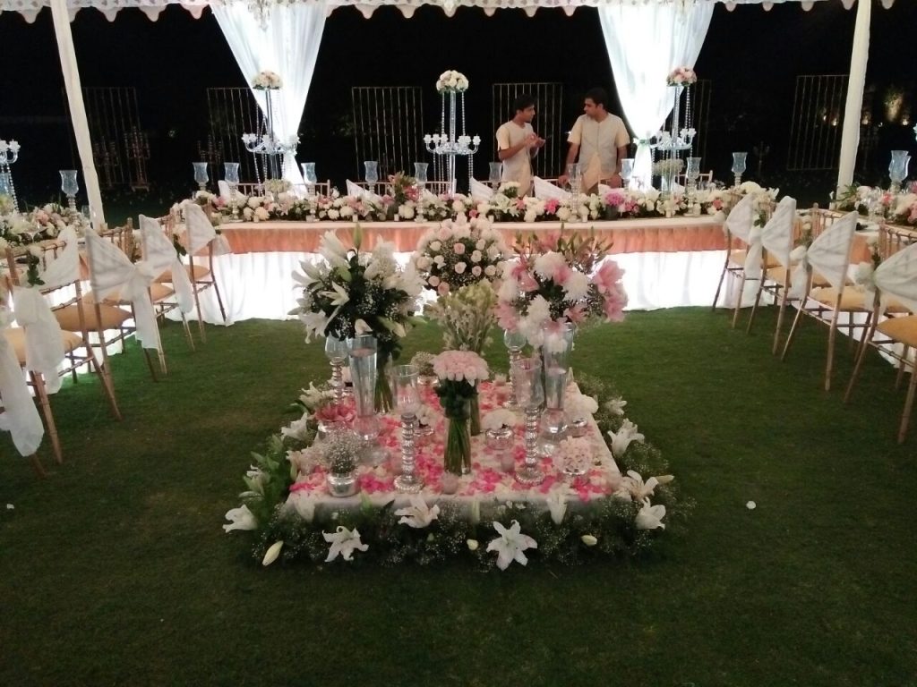 A WHITE WEDDING AT ALILA FORT
